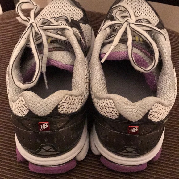 New Balance Women’s running shoe - Picture 3 of 5